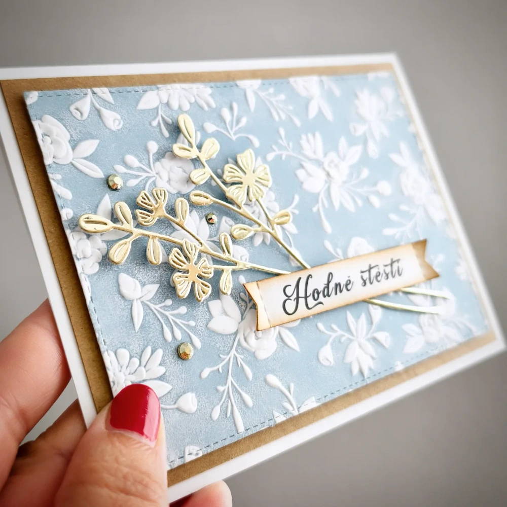 PŘÁNÍ K NAROZENINÁM / SVATEBNÍ - modré embossované "Hodně štěstí"