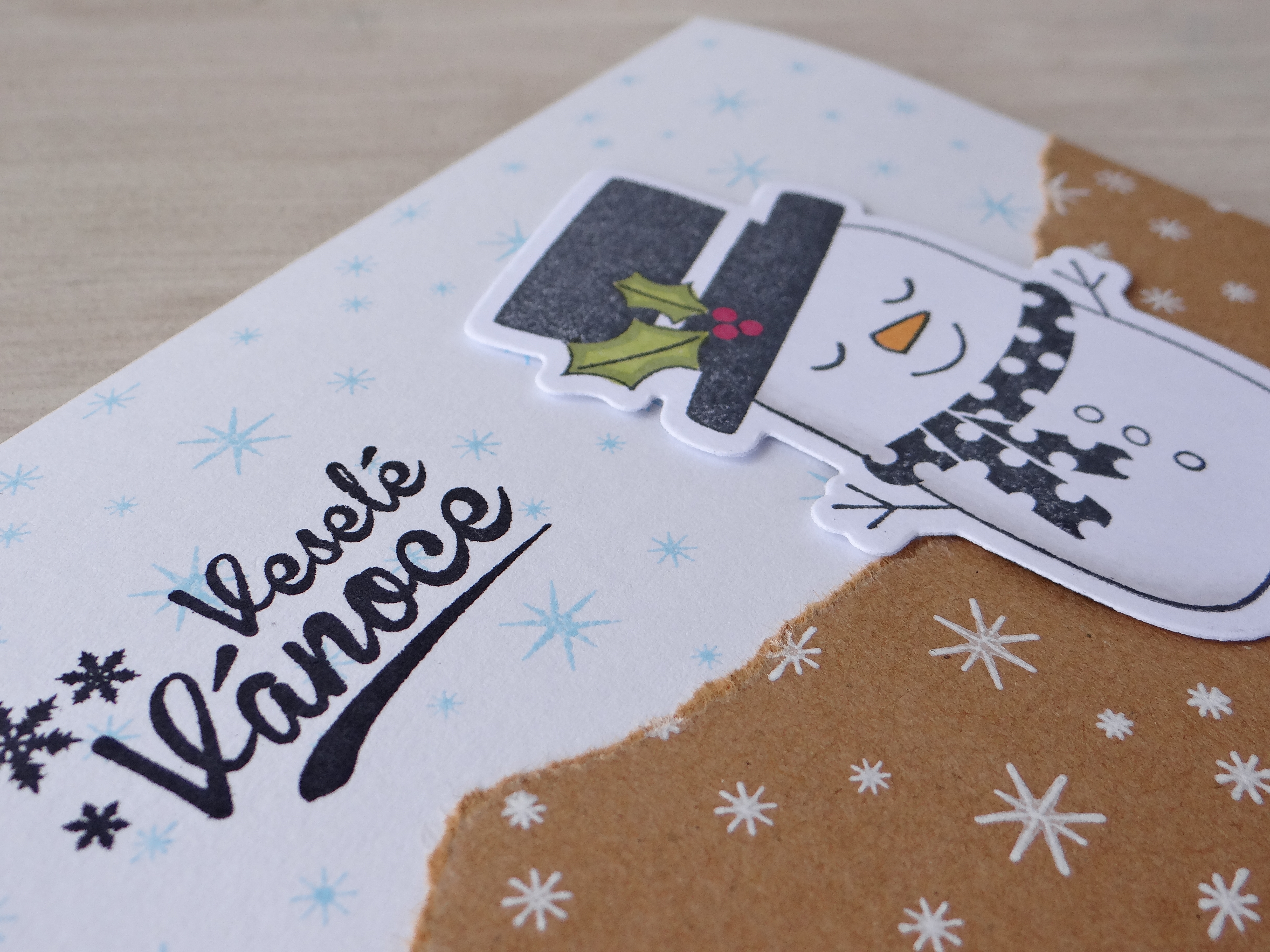 *** Hero Arts - SLEEPING SNOWMAN - razítko a vyřezávací šablona