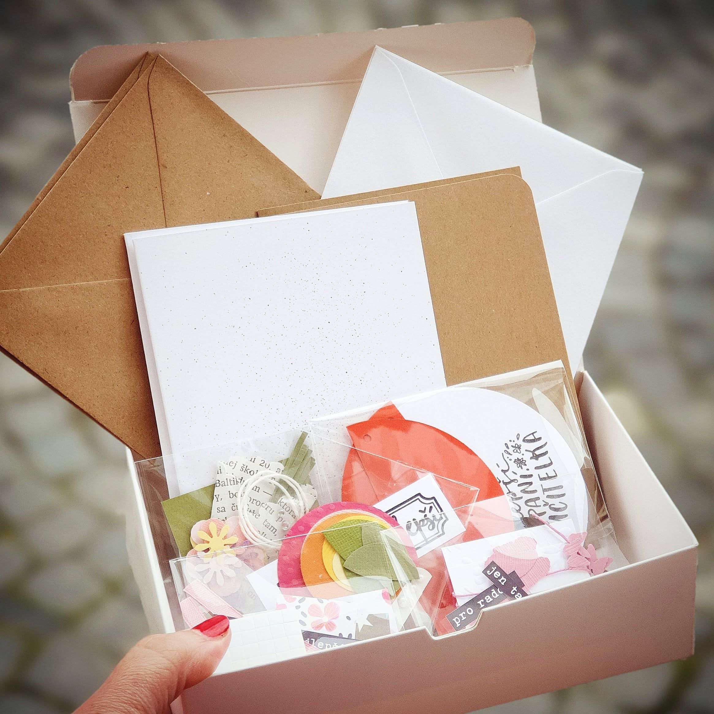 Pretty Papers - KREATIVNÍ DÁRKOVÁ SADA - materiál pro výrobu přáníček
