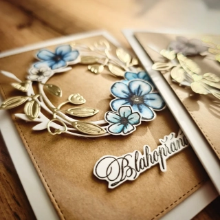 PŘÁNÍ K NAROZENINÁM - věneček s modrými květy